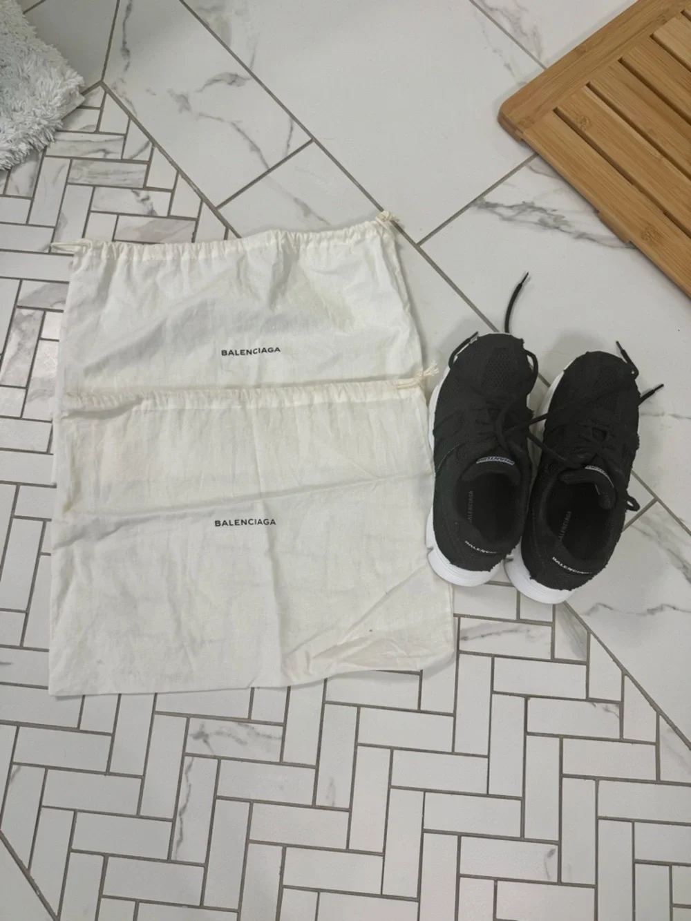 Balenciaga Black Mesh Sneakers with White Sole and Logo Heel - Picture 4 of 5